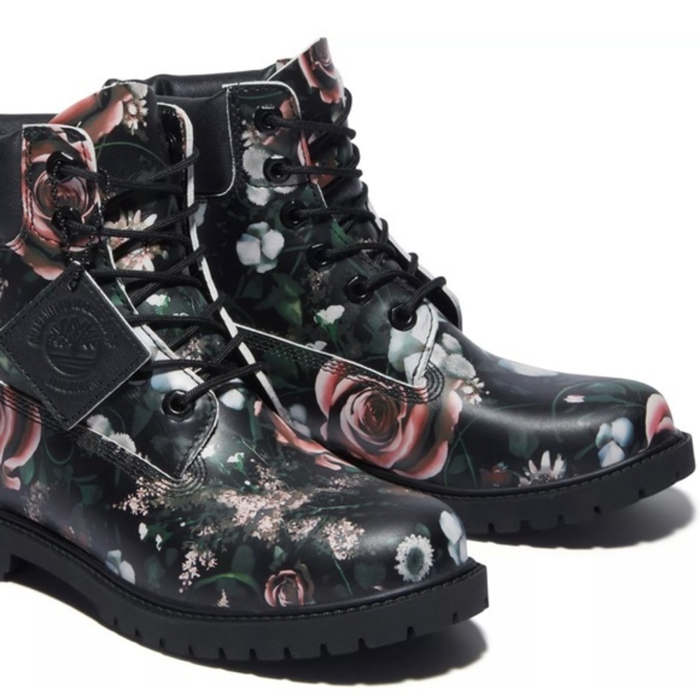 Timberland heritage 6 in waterproof boot black floral nubuck. Size 6.5